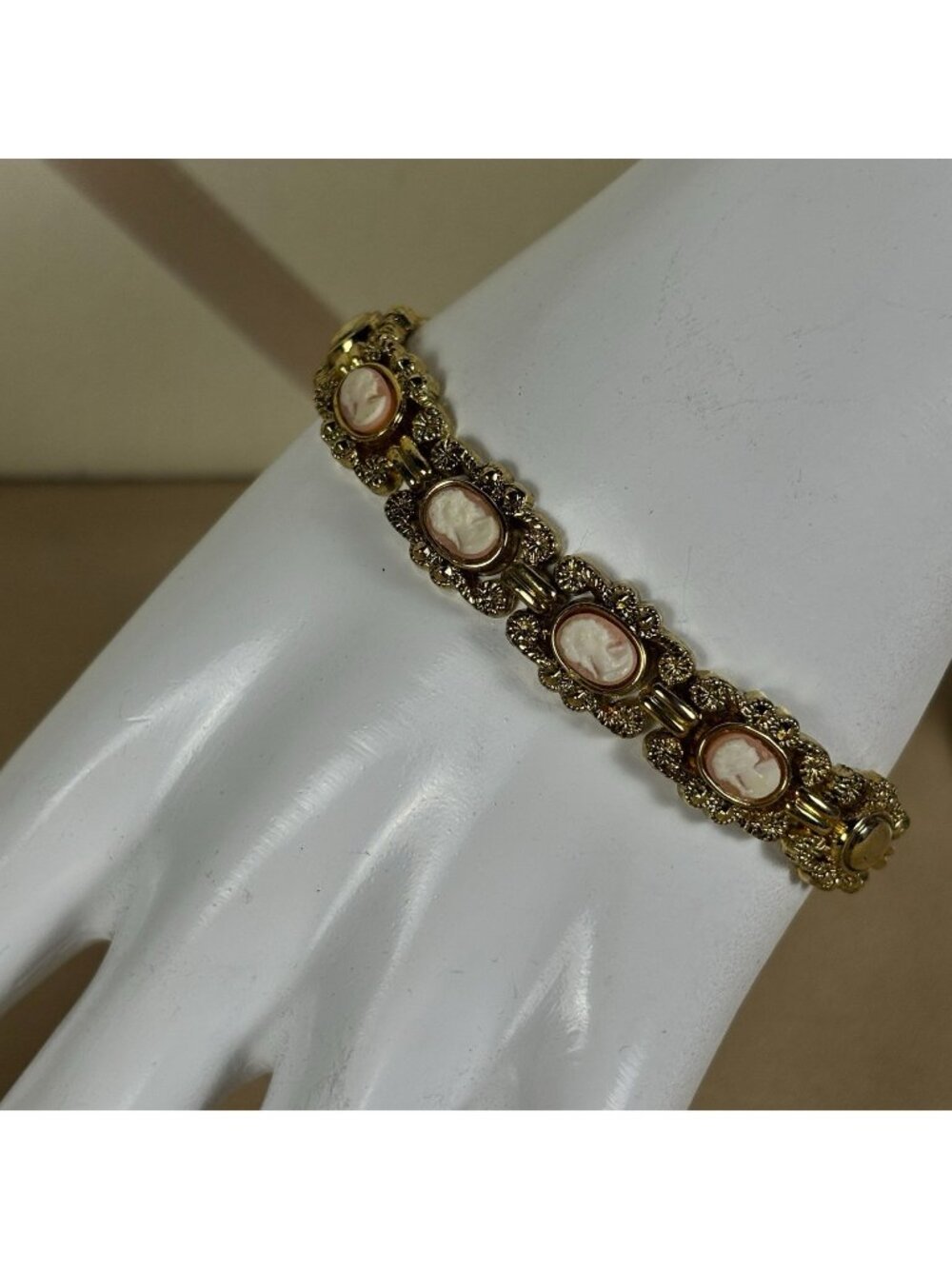 Vintage Gold Tone Victorian Revival Cameo Panel Bracelet Resin Size 7 B28